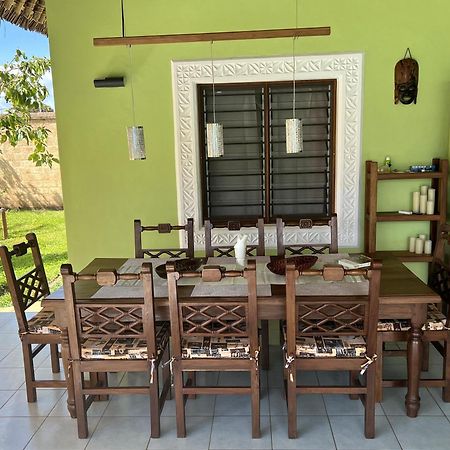 Paradiesische Villa Maisha Mazuri Mit Pool. Terrasse Und Personal ディアニ・ビーチ エクステリア 写真