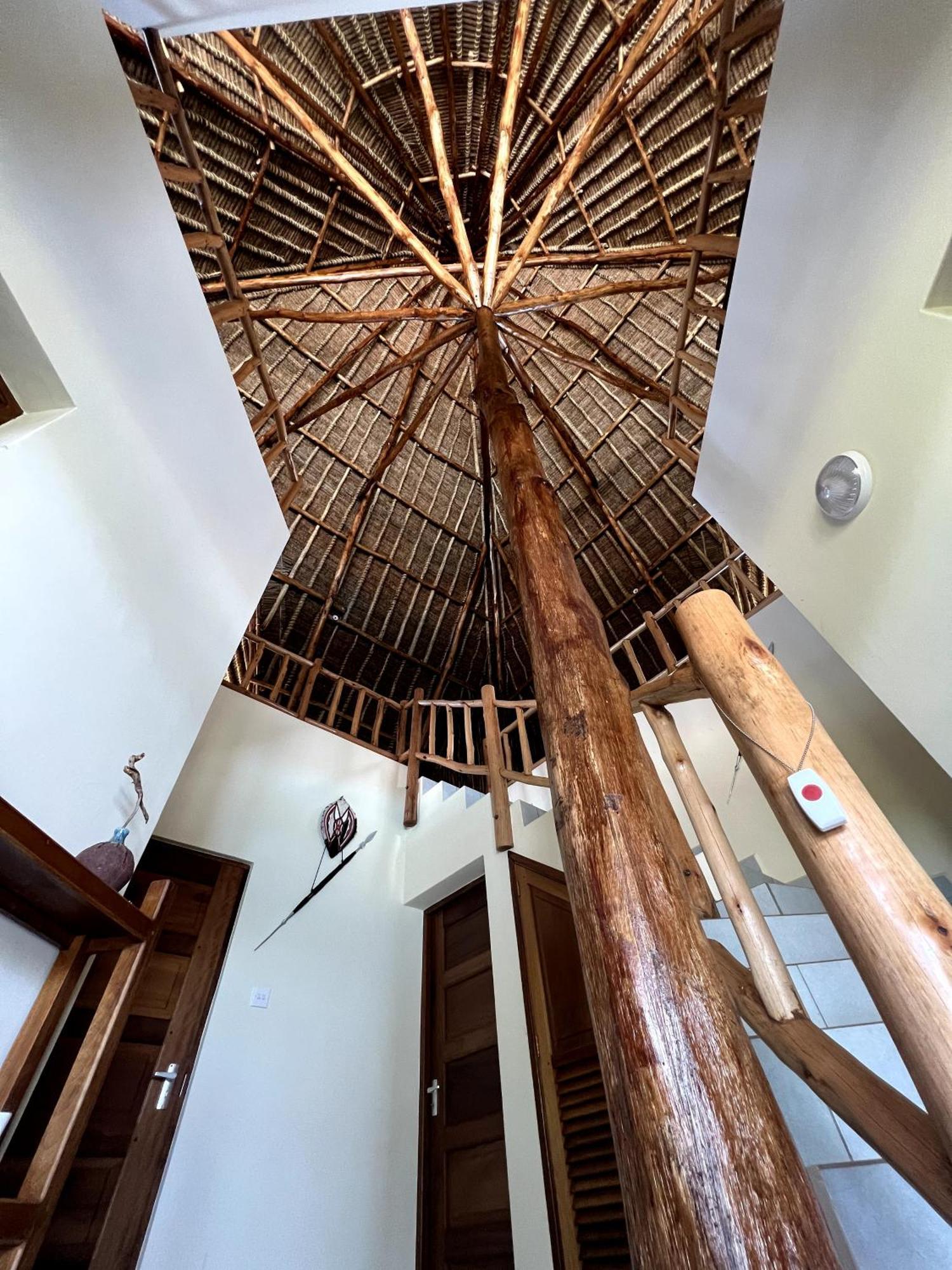 Paradiesische Villa Maisha Mazuri Mit Pool. Terrasse Und Personal ディアニ・ビーチ エクステリア 写真