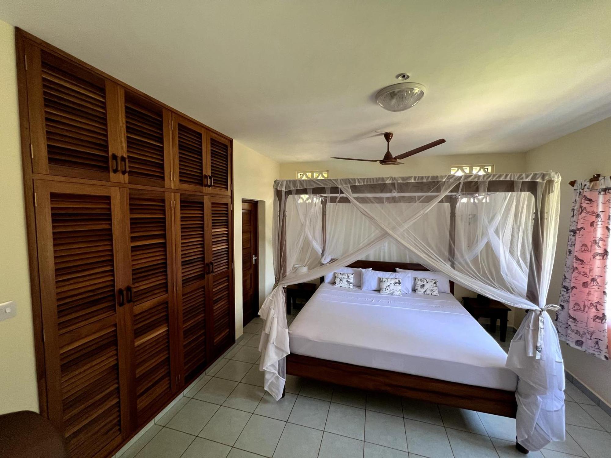 Paradiesische Villa Maisha Mazuri Mit Pool. Terrasse Und Personal ディアニ・ビーチ エクステリア 写真