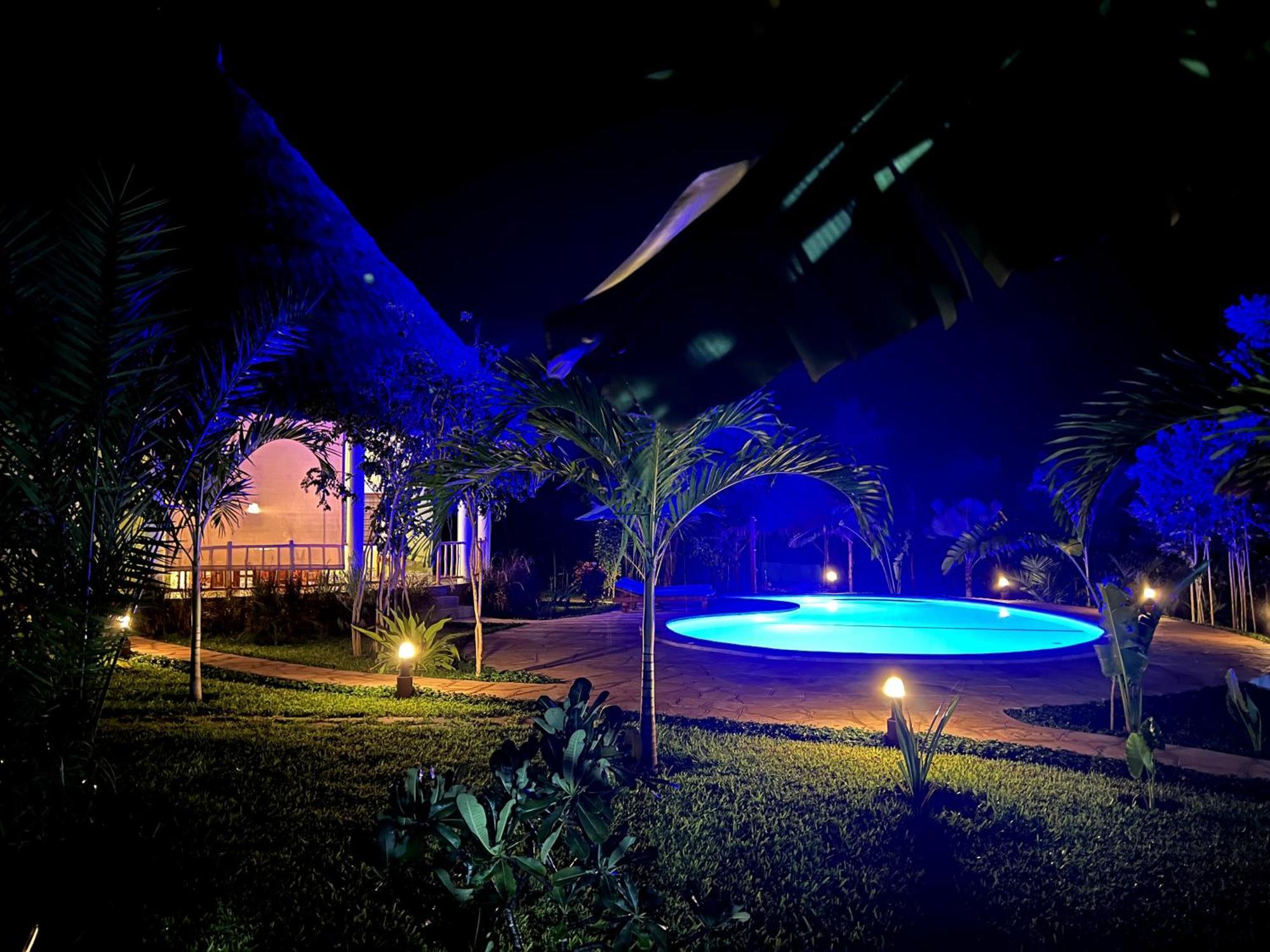 Paradiesische Villa Maisha Mazuri Mit Pool. Terrasse Und Personal ディアニ・ビーチ エクステリア 写真