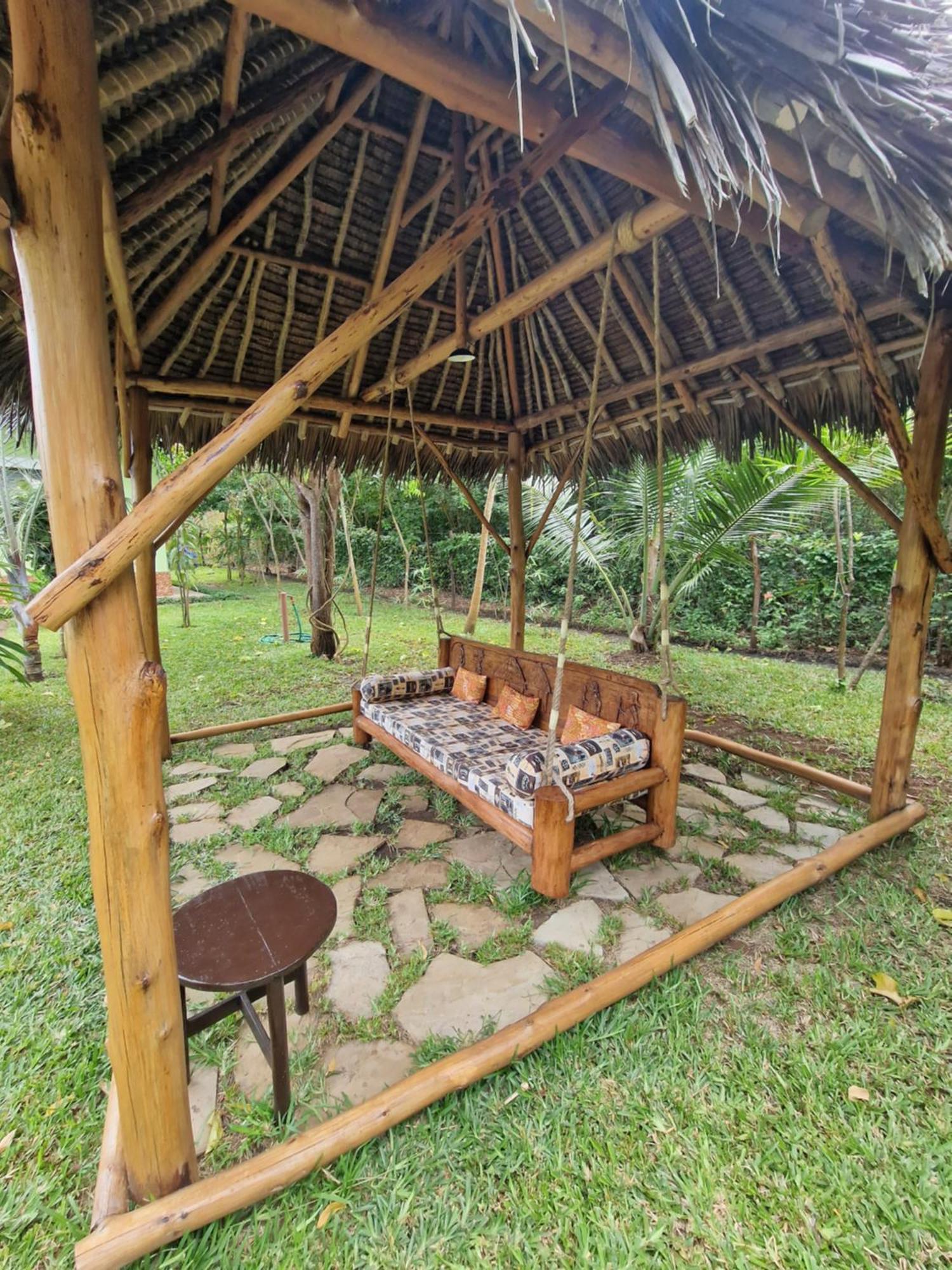 Paradiesische Villa Maisha Mazuri Mit Pool. Terrasse Und Personal ディアニ・ビーチ エクステリア 写真