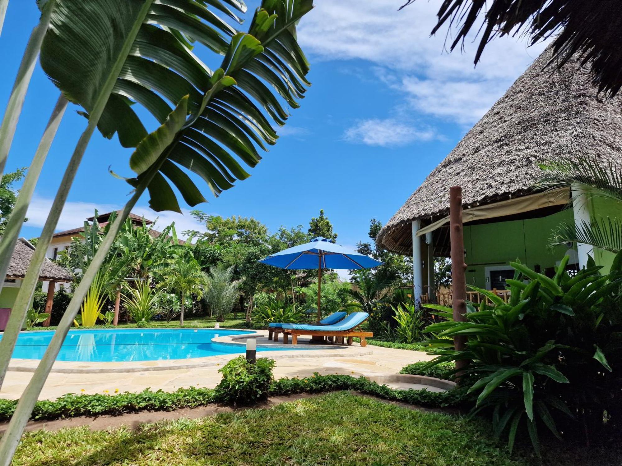 Paradiesische Villa Maisha Mazuri Mit Pool. Terrasse Und Personal ディアニ・ビーチ エクステリア 写真