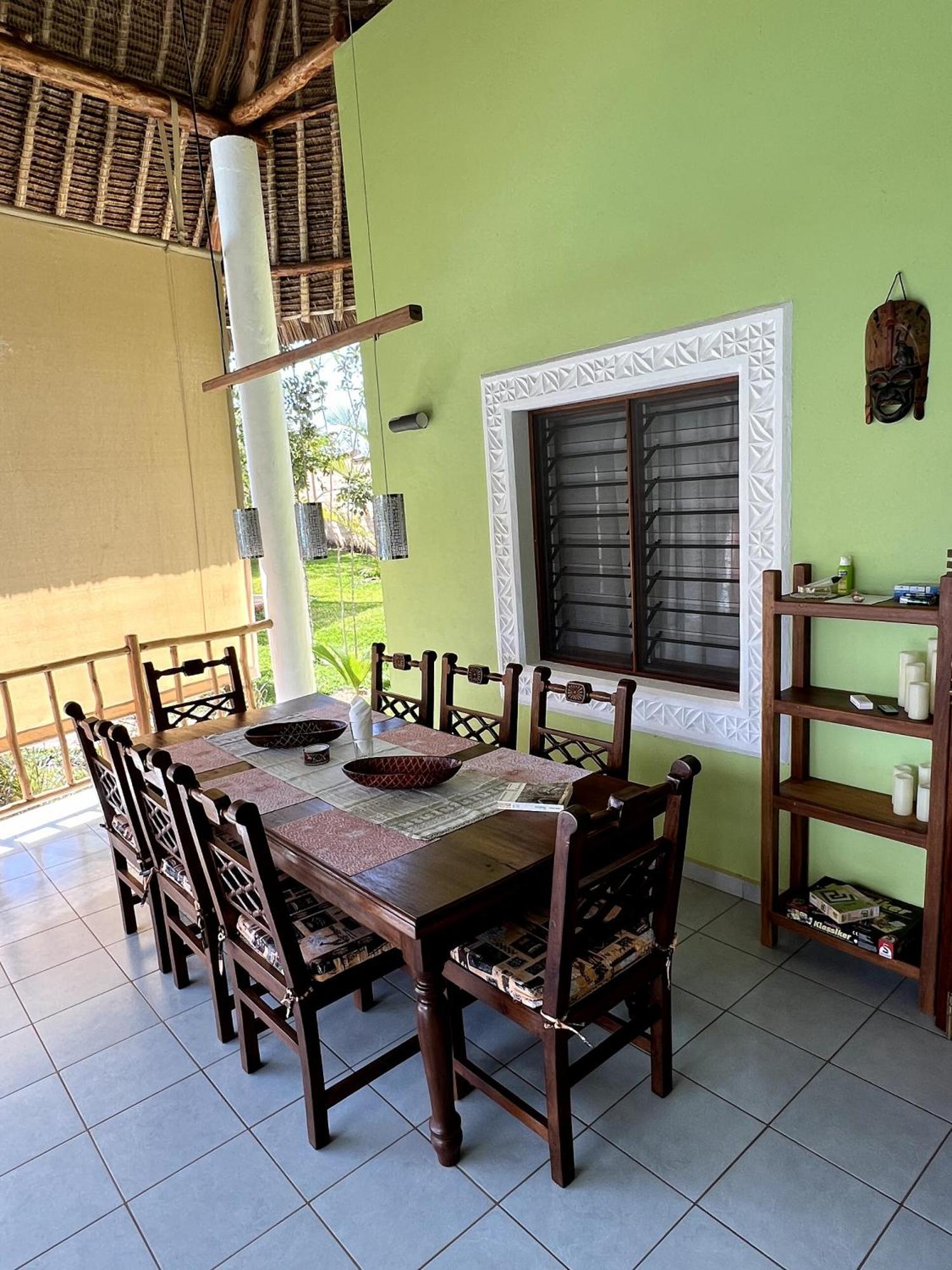 Paradiesische Villa Maisha Mazuri Mit Pool. Terrasse Und Personal ディアニ・ビーチ エクステリア 写真